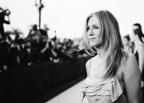 Ex de Jennifer Aniston ya tendra una nueva novia, ms de 20 aos menor