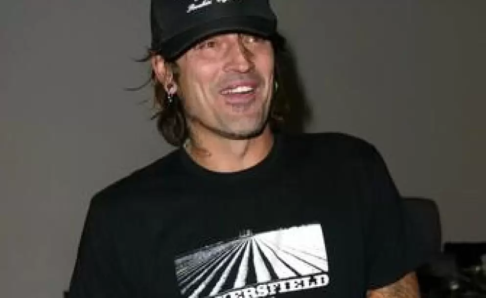Hijo de Tommy Lee dice que le peg por borracho