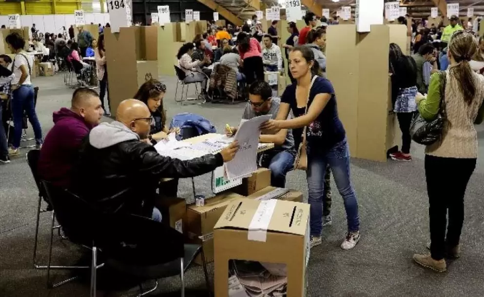 Fiscalía investiga falta de papeletas en elecciones en Colombia