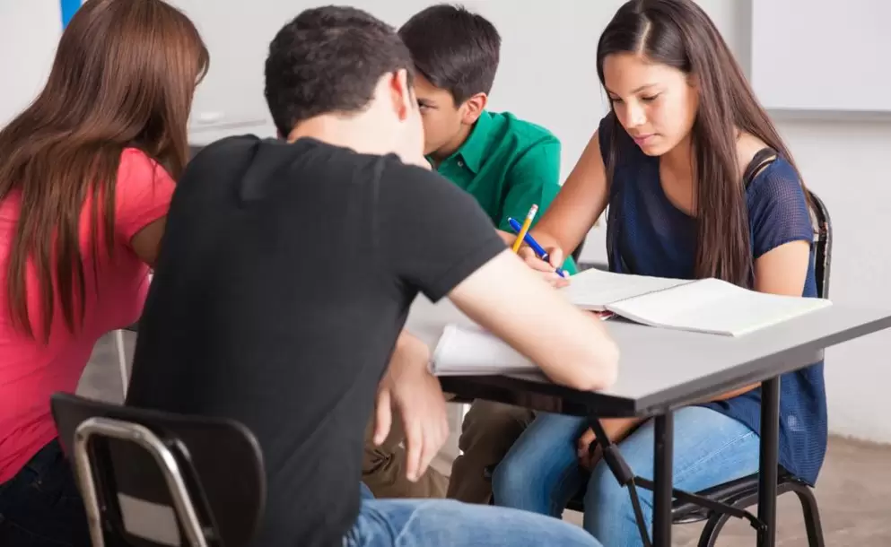 Este 16 de abril regresan a las aulas 2,7 millones de estudiantes