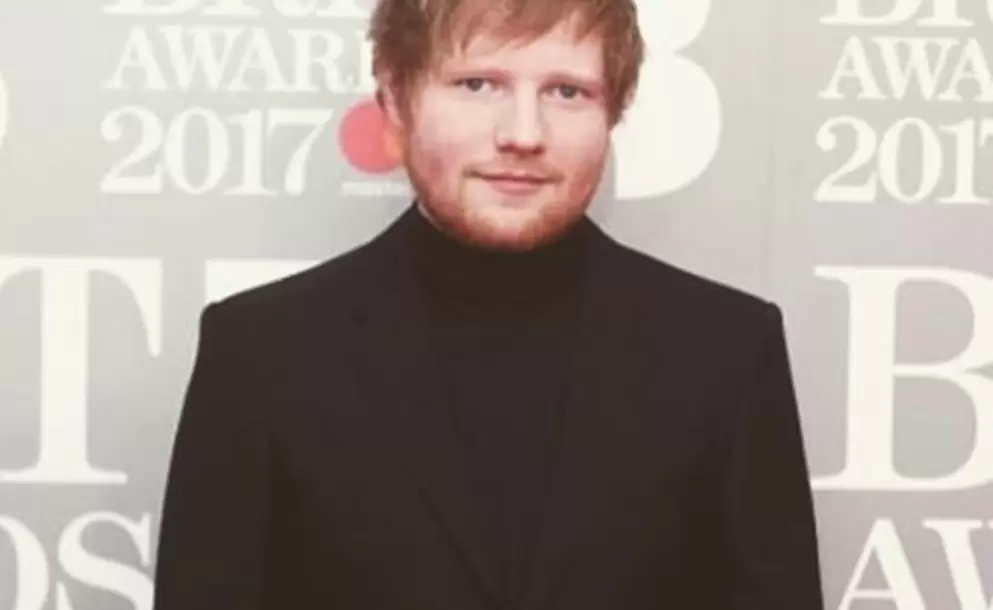 Mujer cae al vaco en concierto de Ed Sheeran