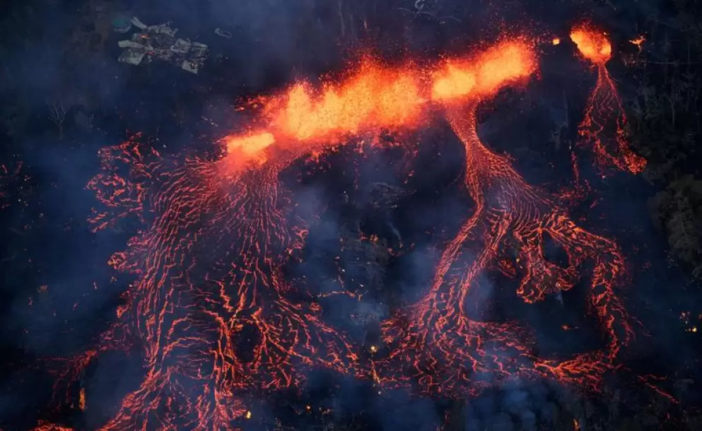 Geólogos creen que el volcán Kilauea podría expulsar rocas de hasta dos metros