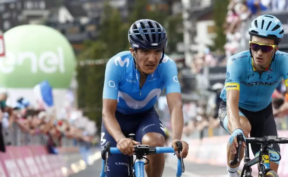 Richard Carapaz se acerca al 8° puesto del Giro de Italia, a tres días del final