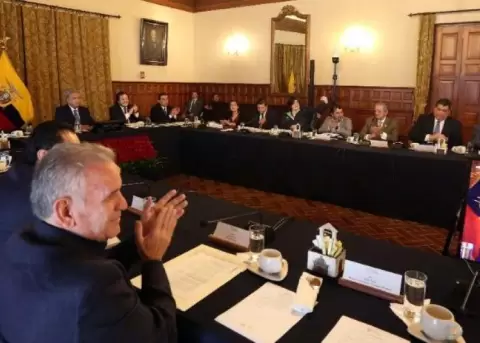 Hoy renuncian todos los ministros de Lenn Moreno