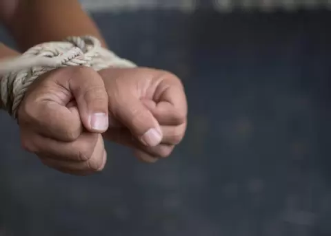 Dos familiares de la pareja secuestrada en la frontera norte viajaron a Colombia para buscar respuestas