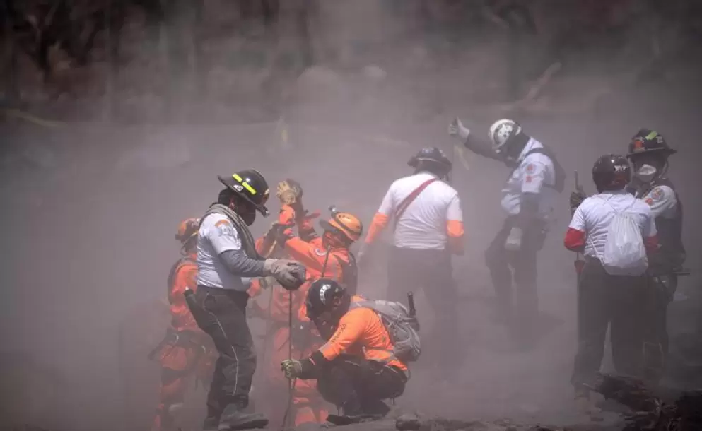 Continúa búsqueda de desaparecidos en Guatemala tras erupción volcánica