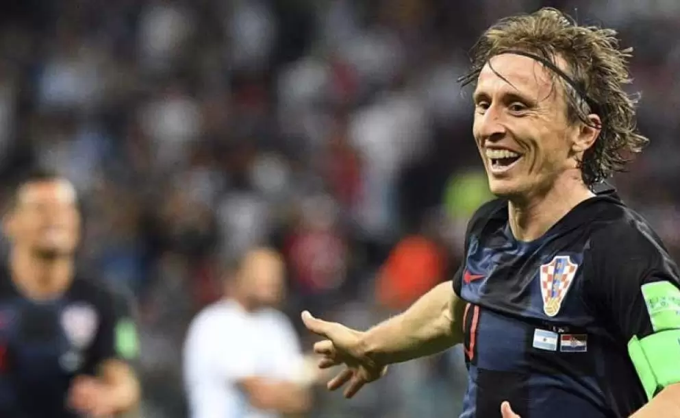 1-2. Perisic firma el pleno croata, Islandia adiós con honor