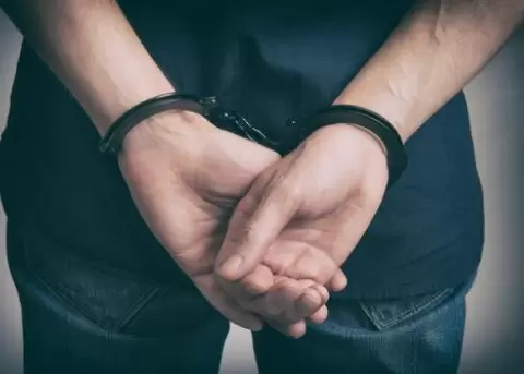 Se detuvo a un presunto 'sacapinta' involucrado en asalto suscitado en una Universidad de Guayaquil