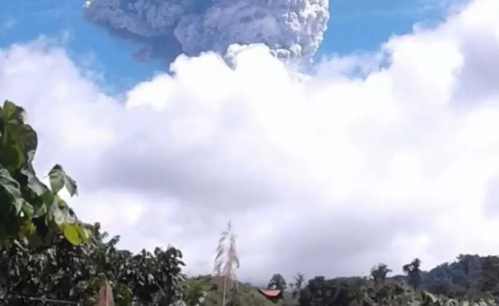 IG reporta caída de ceniza del volcán Reventador