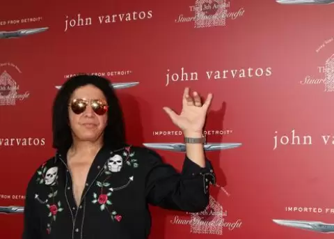 Gene Simmons llega a un acuerdo tras ser demandado por agresin sexual