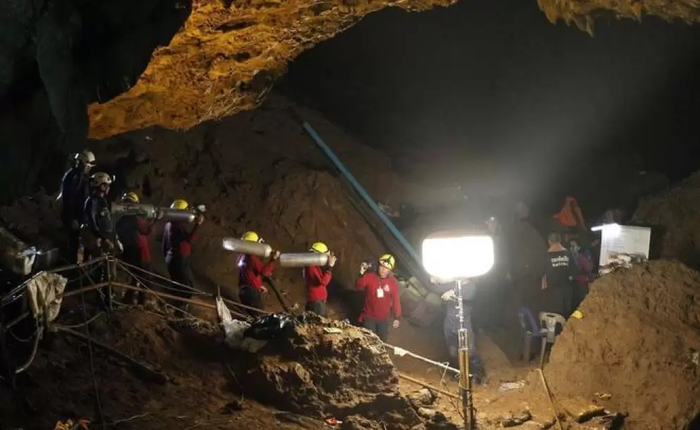 Hallan con vida a los nios atrapados en una cueva en Tailandia