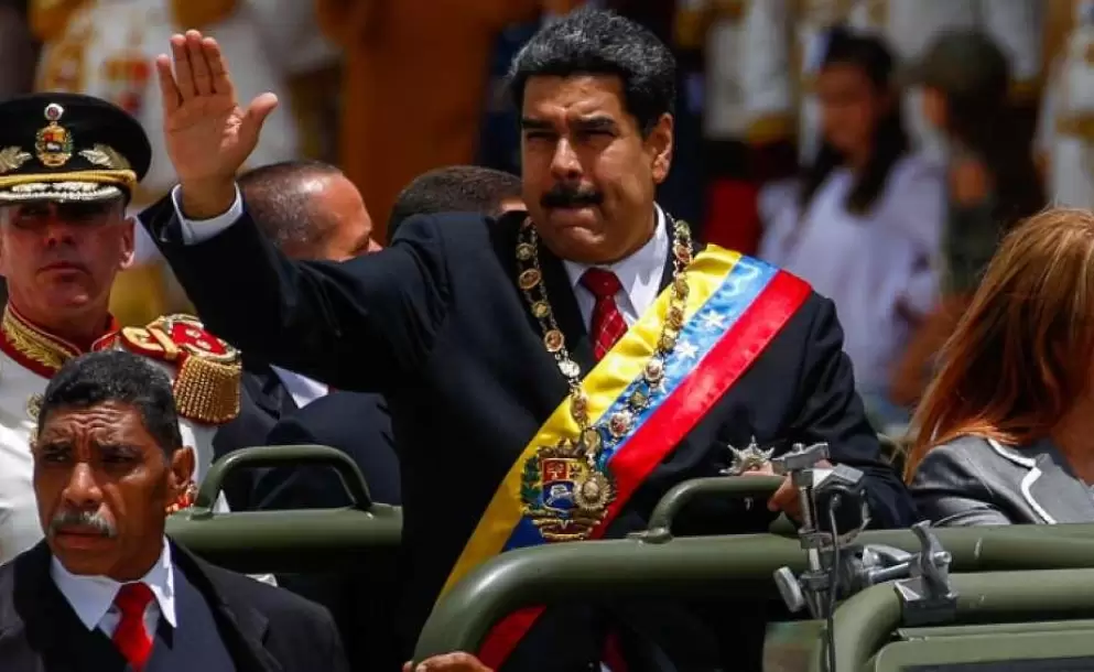 Presidente de Ecuador advierte a Maduro que "no provoque"