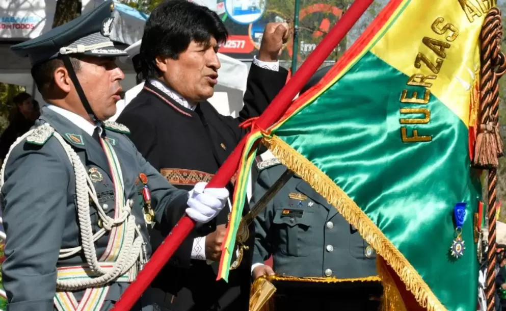Tras una llamada anónima encuentran la medalla y banda presidencial de Evo Morales, que habían sido robadas