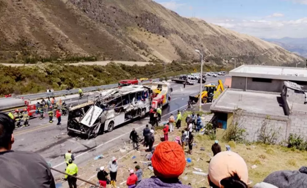 Trece vctimas mortales del accidente en la va Pifo-Papallacta an por identificar