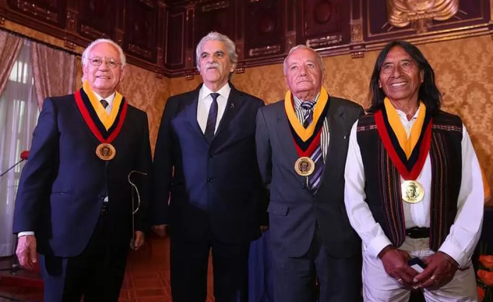 Premios Espejos fueron entregados entre msica nacional