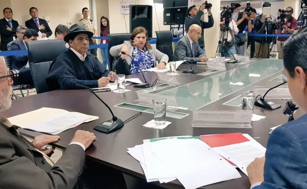 El CNE tiene 5 nuevos vocales transitorios