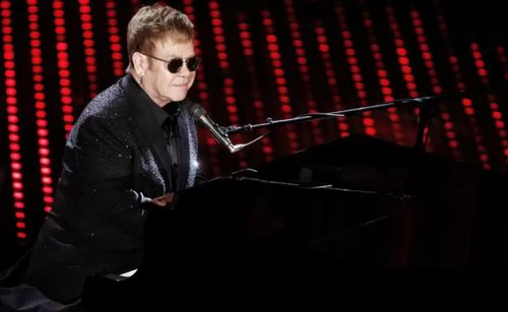 Elton John arranca su gira del adiós con estilo