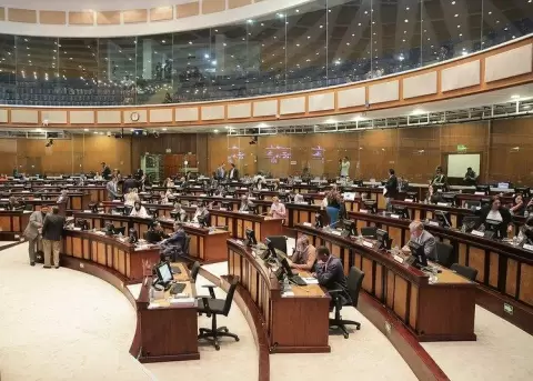 El asamble�sta C�sar Litardo defiende los postulantes a la Comisi�n Calificadora de la Corte Constitucional