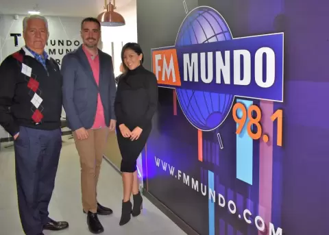 Carlos Grijalva nos abraza con su nuevo tema musical