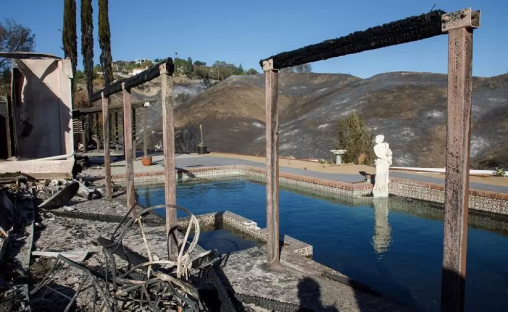 Neil Young, Gerald Butler y otros famosos pierden sus casas por incendios en California