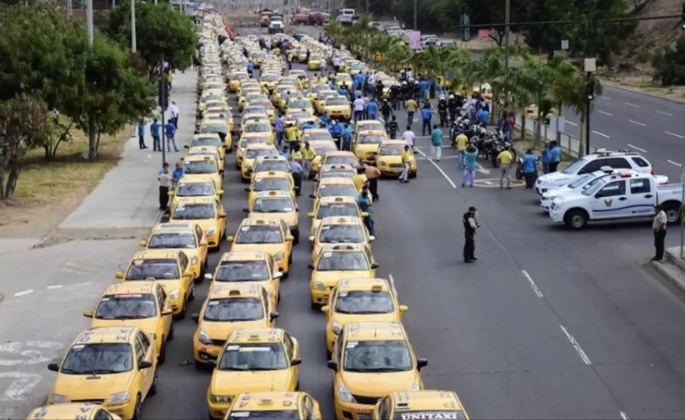 La suspensin de clases se mantiene para la jornada matutina en Quito;  taxistas suspendieron el paro anunciado
