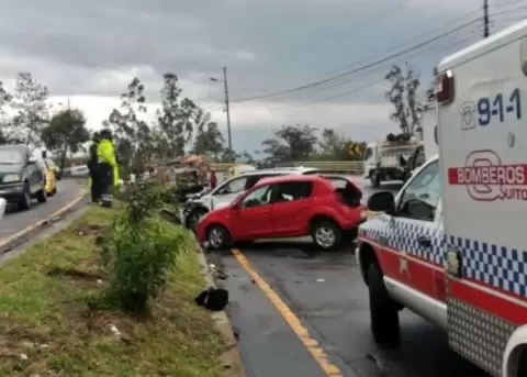 Accidente en la avenida Simn Bolvar deja dos heridos