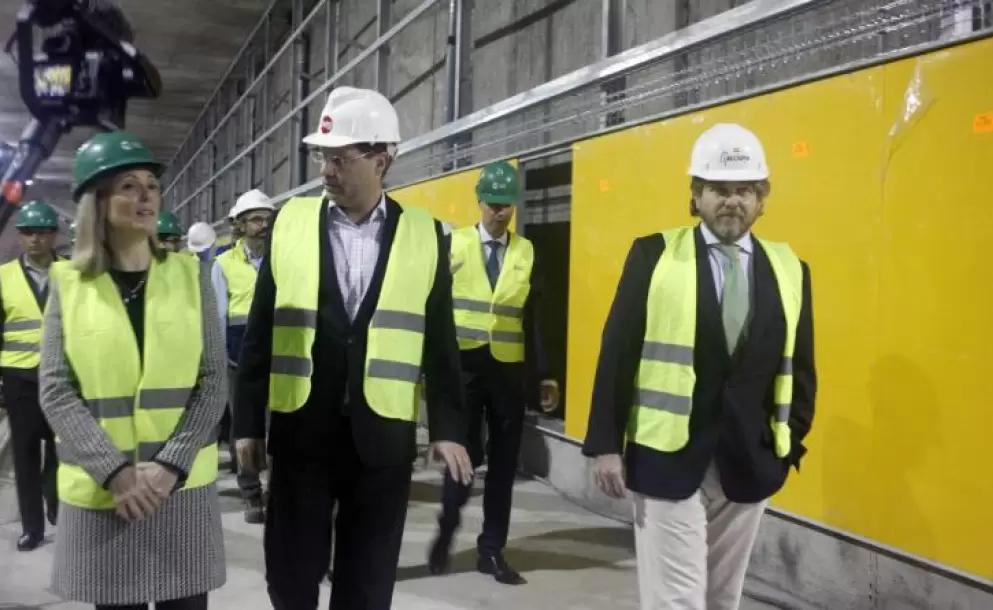 Vicepresidenta del BEI visita el metro de Quito y destaca su gran impacto