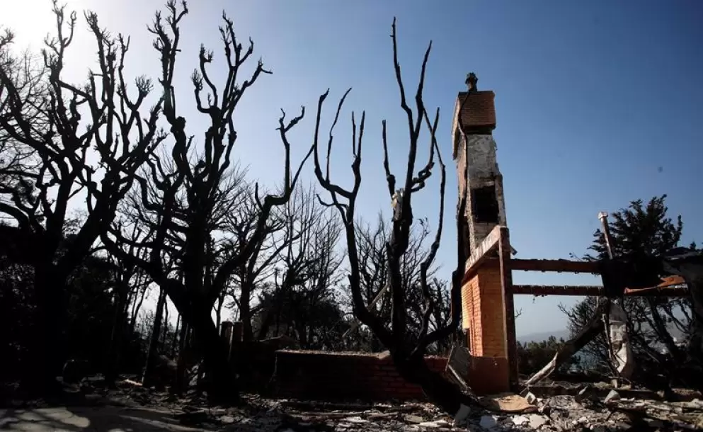 Ascienden a 42 los muertos en el gigantesco incendio del norte de California