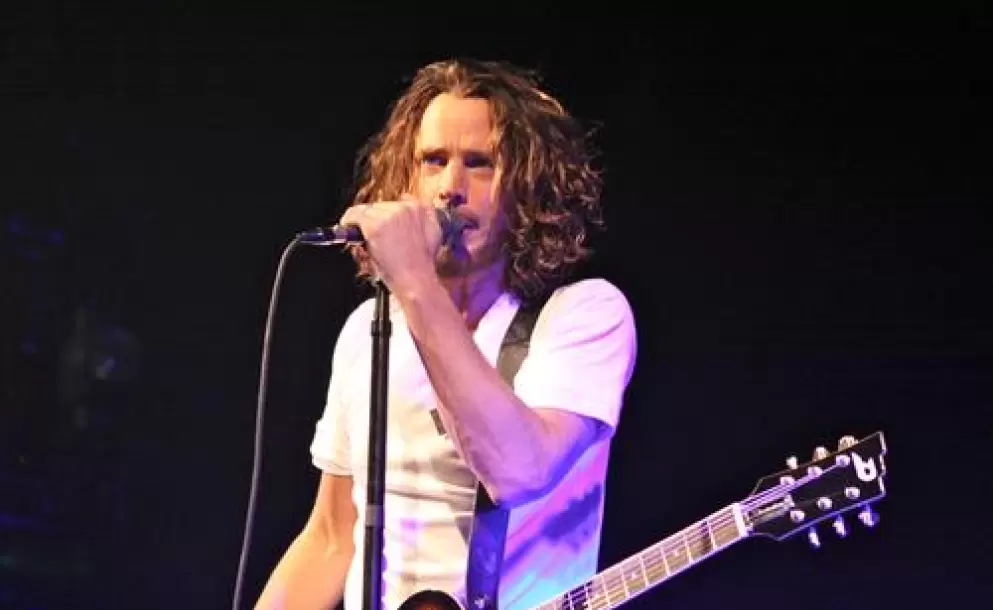 El hijo de Chris Cornell revive la carrera musical de su padre en emotivo videoclip