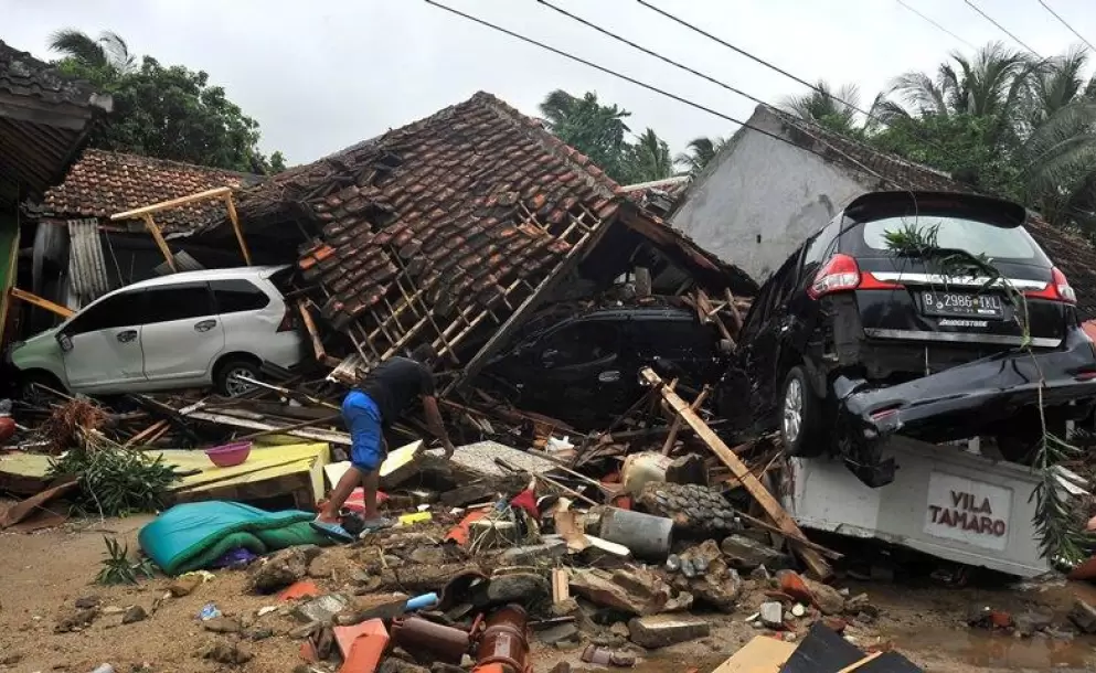 ACTUALIZACIÓN | Al menos 222 fallecidos por un tsunami en el estrecho indonesio de Sonda