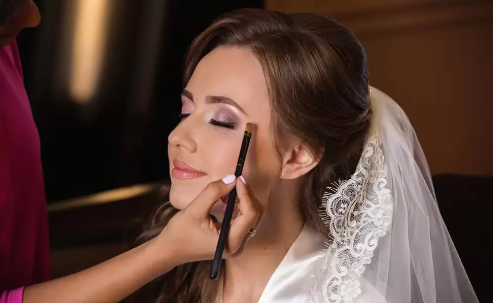 ¿Cómo debe ser el maquillaje de novias este año?