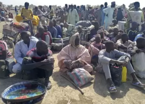 Miles de personas huyen de ciudad nigeriana amenazada por Boko Haram