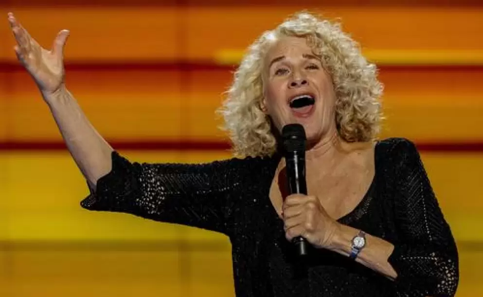 Carole King se presenta en 'Beautiful', un musical sobre su vida
