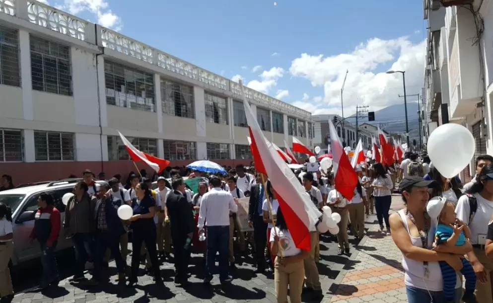 Estudiantes marcharon en Ibarra por la seguridad y en contra la xenofobia