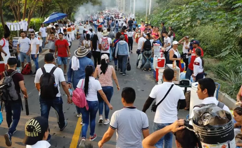 Muere una mujer en enfrentamiento con soldados venezolanos por ayuda internacional