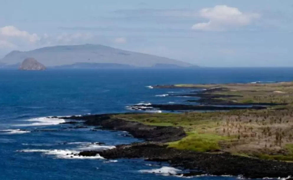 Este martes arranc el plan para limitar el uso de plstico en Galpagos