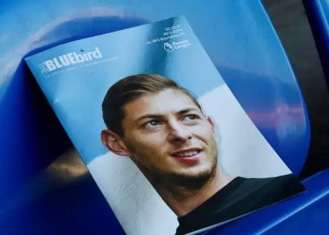 Hallaron un cuerpo entre los restos de la avioneta de Emiliano Sala