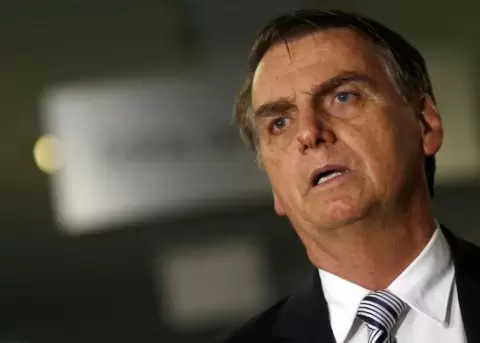 Diagnostican a Bolsonaro con neumonía mientras se recupera de una cirugía