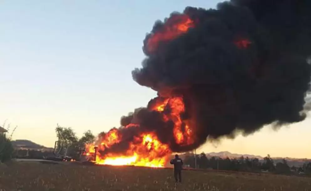 Reportan incendio en un ducto de gasolina en el centro de Mxico