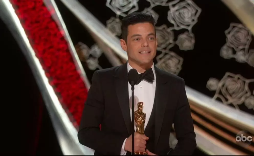 Rami Malek protagoniz aparatosa cada tras recibir su Oscar