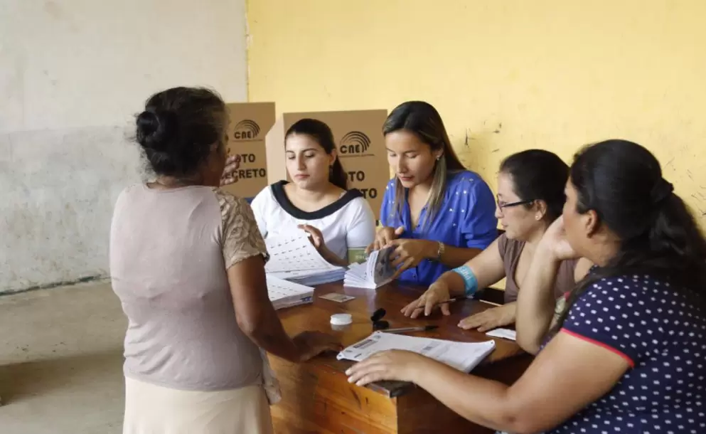 Elecciones se repiten en 14 recintos, con retrasos y seguridad reforzada