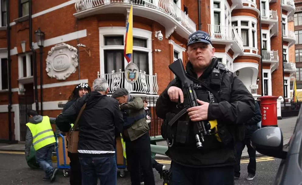 Defensa de Assange hizo pedidos a la Cancillera y a la Asamblea