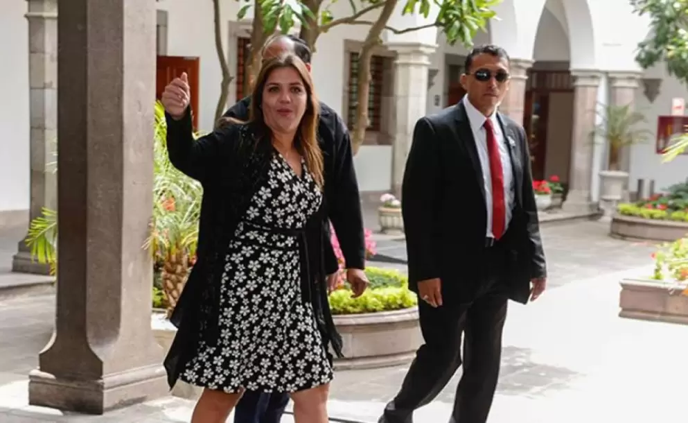 El título de maestría de la exvicepresidenta Vicuña será anulado