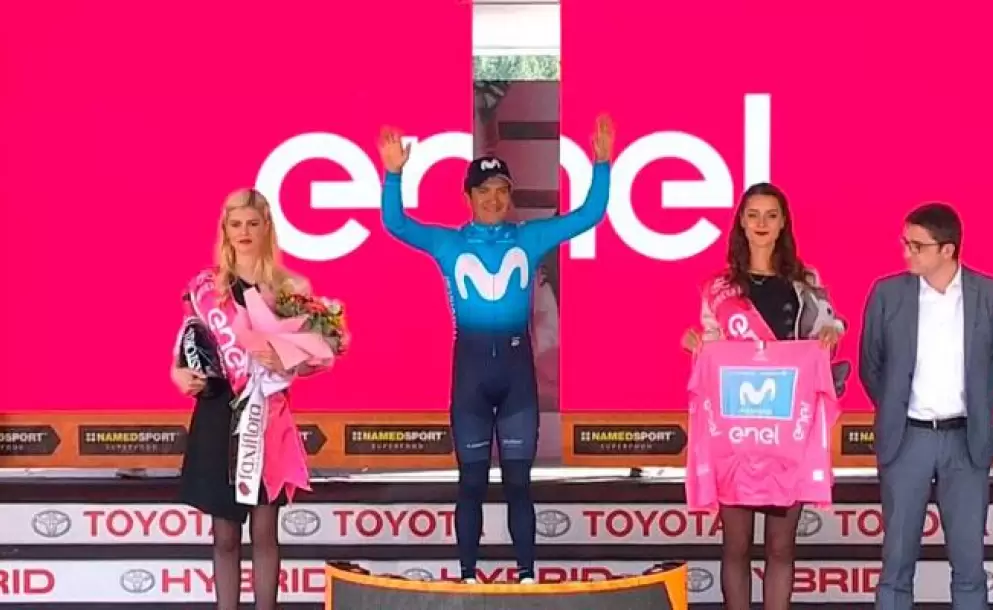 Esteban Chaves gan la etapa 19; Richard Carapaz mantiene el liderato del Giro