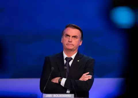 Bolsonaro firma una orden ejecutiva para relajar las normas sobre armas en Brasil