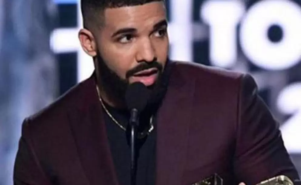 Drake triunfa en los premios Billboard Music Awards con 12 galardones