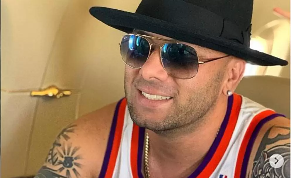 Wisin sufre aparatosa cada del escenario y es hospitalizado