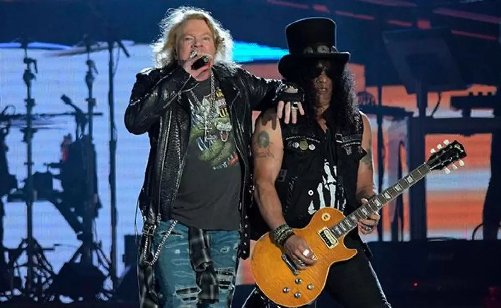 Exbaterista de Guns N' Roses es hospitalizado tras apualarse