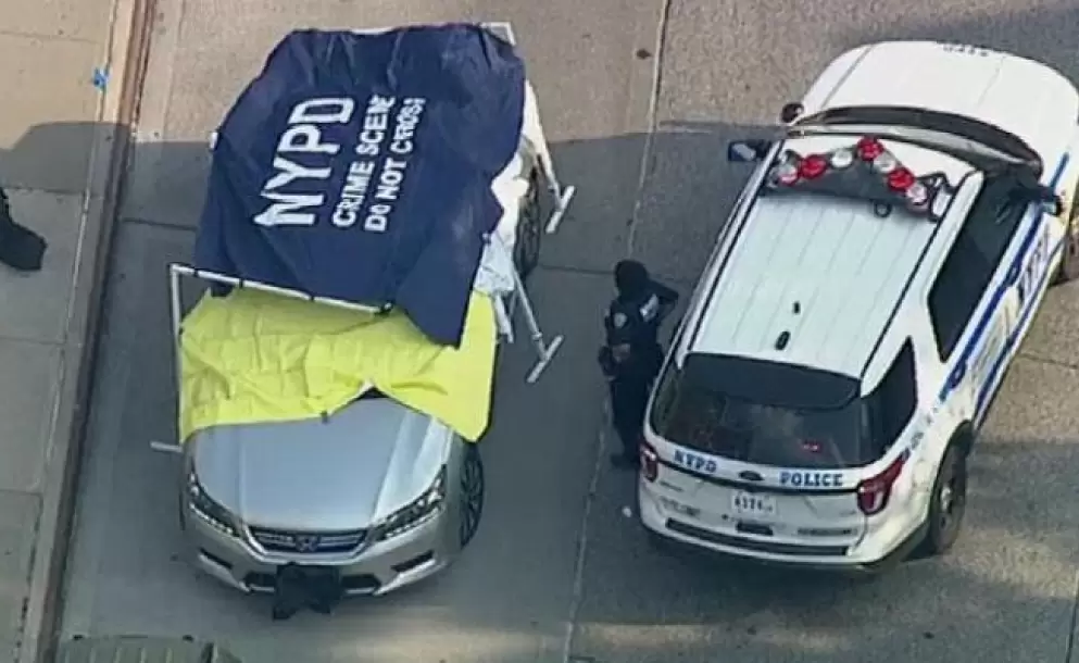 Gemelos murieron tras permanecer en un auto durante 8 horas
