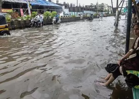 15 fallecidos en India al desplomarse un muro por las fuertes lluvias
